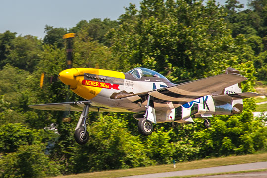 You are currently viewing Vintage warbird soars over New Garden