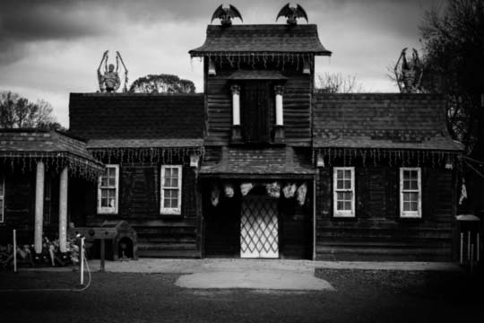Read more about the article Bates Motel and haunted hayride deliver
