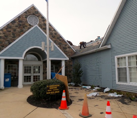 Read more about the article Library’s hail-damaged roof gets replaced