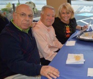 Garo Yepremian (from left) is shown with former Philadelphia TV news reporter Bill Baldini and Chester County Sheriff Carolyn 'Bunny' Welsh at a dinner in October.