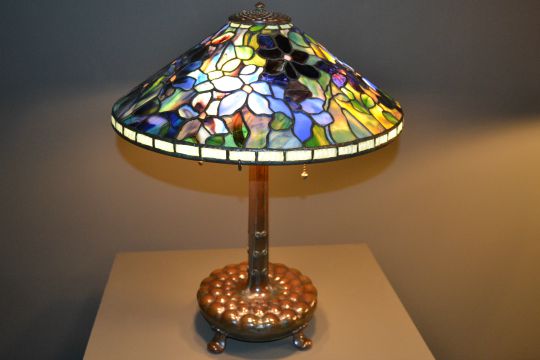 You are currently viewing Tiffany glass sparkles at Winterthur exhibit