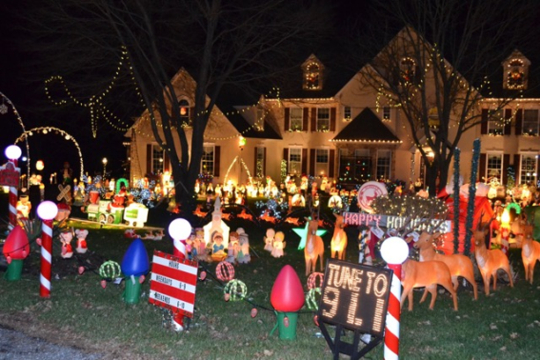You are currently viewing North Pole at Chadds Ford lights up night