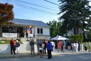 Read more about the article Crowd applauds Resource Center’s opening