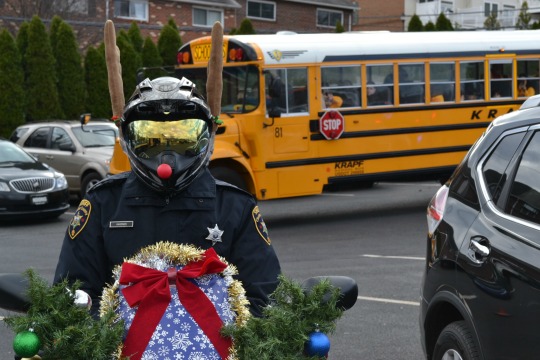 You are currently viewing ‘Shop with Sheriff’ elicits mix of smiles, tears