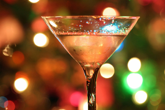 You are currently viewing Don’t Let Holiday Cocktails Ruin Your Diet