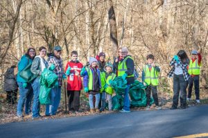 Read more about the article Hundreds volunteer for Red Clay cleanup