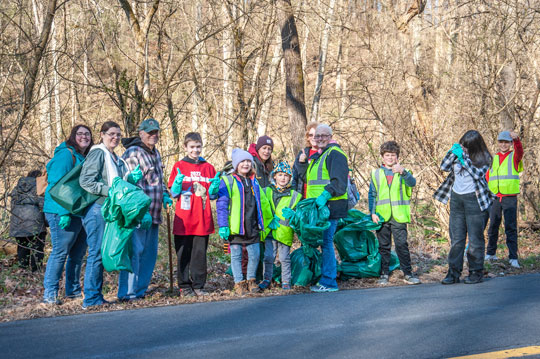 You are currently viewing Hundreds volunteer for Red Clay cleanup