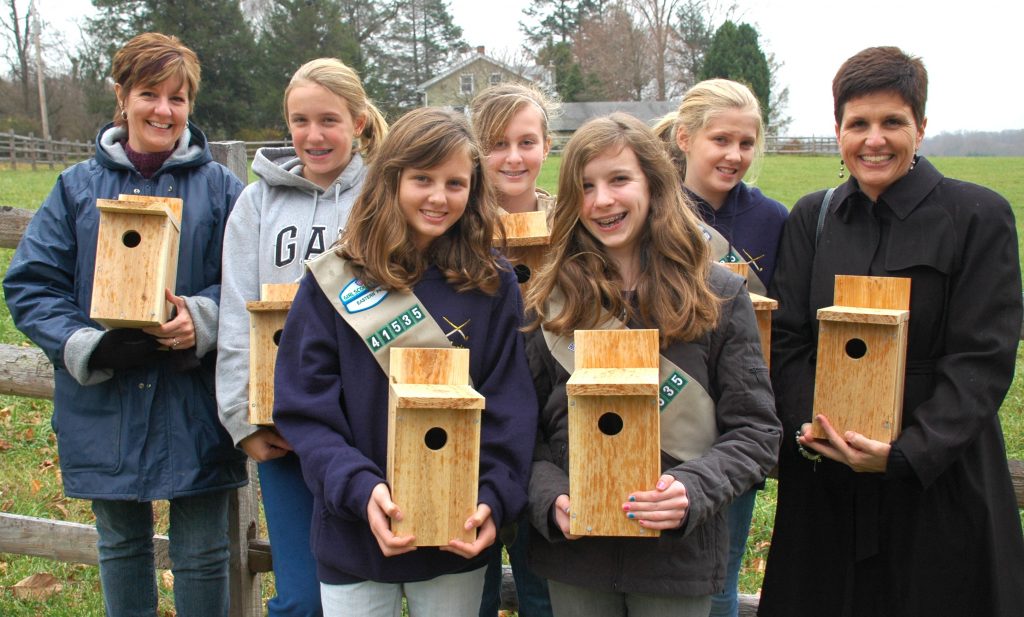 Read more about the article Girl Scouts install birdhouses at Birmingham Trail