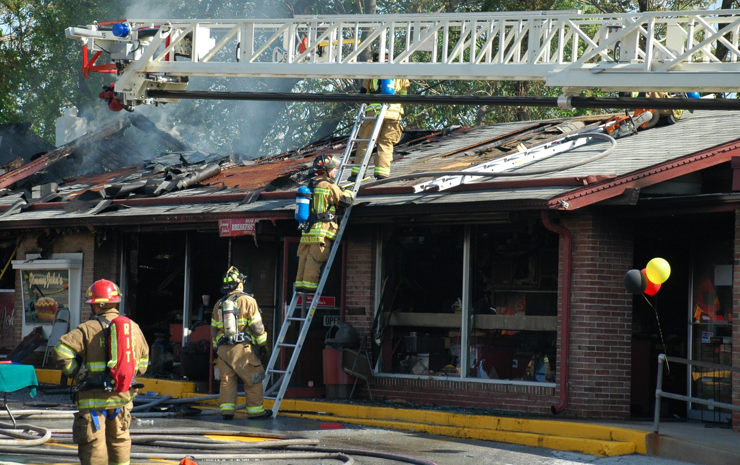 You are currently viewing Fire destroys Jimmy John’s